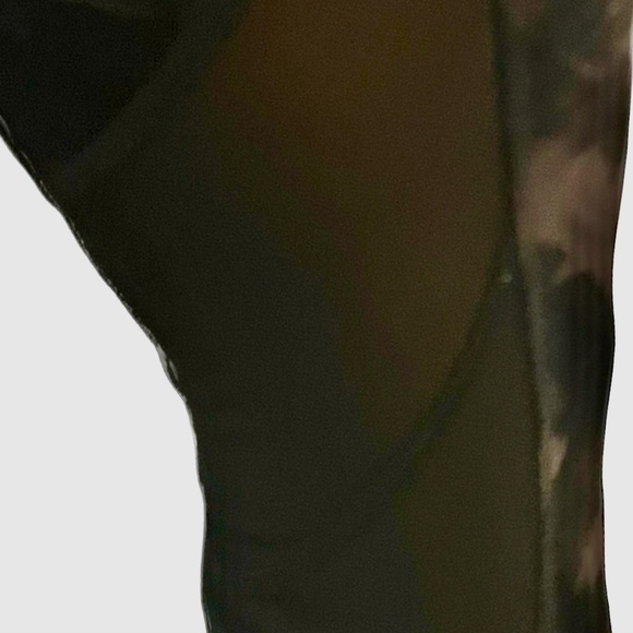 EUC! Women’s Bkack/Grey Camouflage Leggings Size XL - Picture 13 of 16